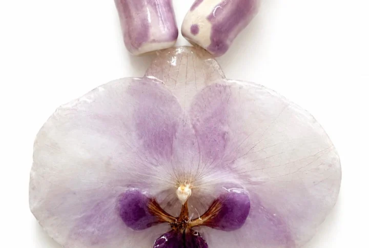 Collar Cala — joya artesanal de cerámica hecha a mano Eleven