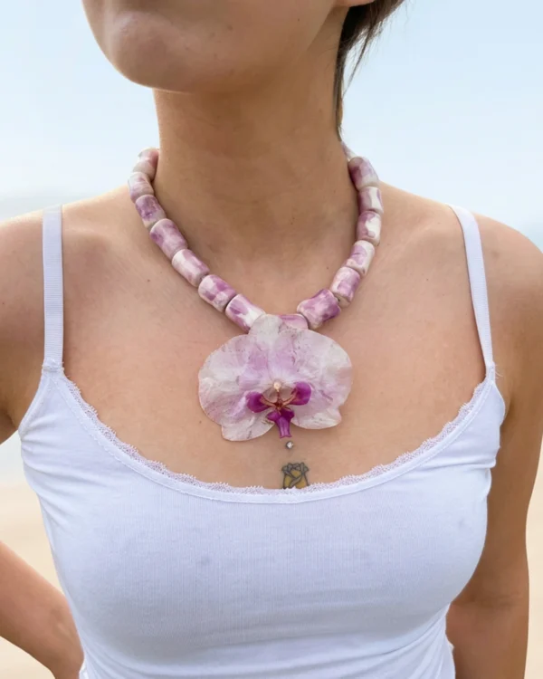 Inicio 22 Collar Cala — detalle flor natural encapsulada Eleven