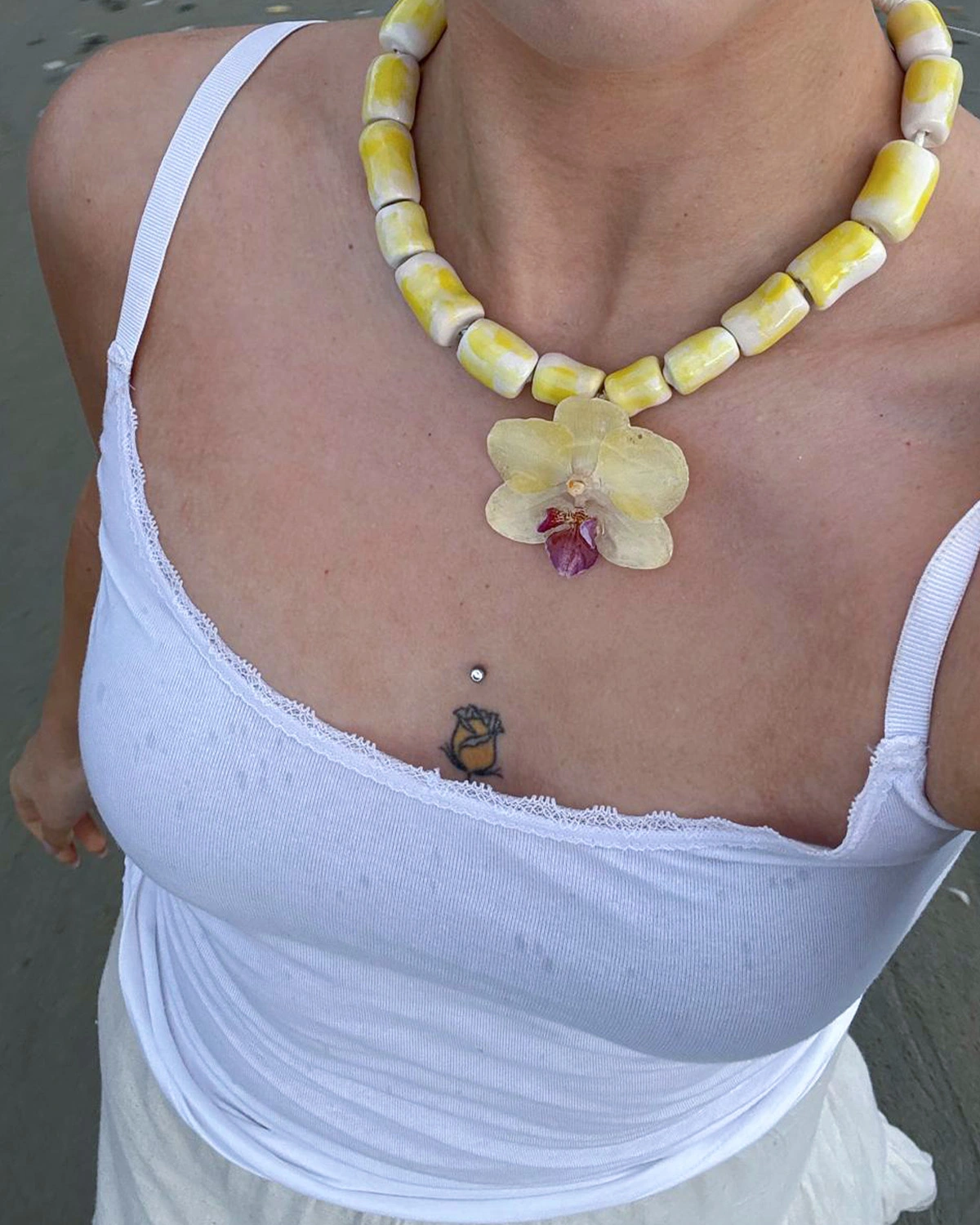 collar_flor_amarillo