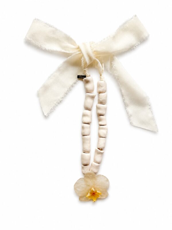 Inicio 21 collar orquidea blanca ice bloom eleven