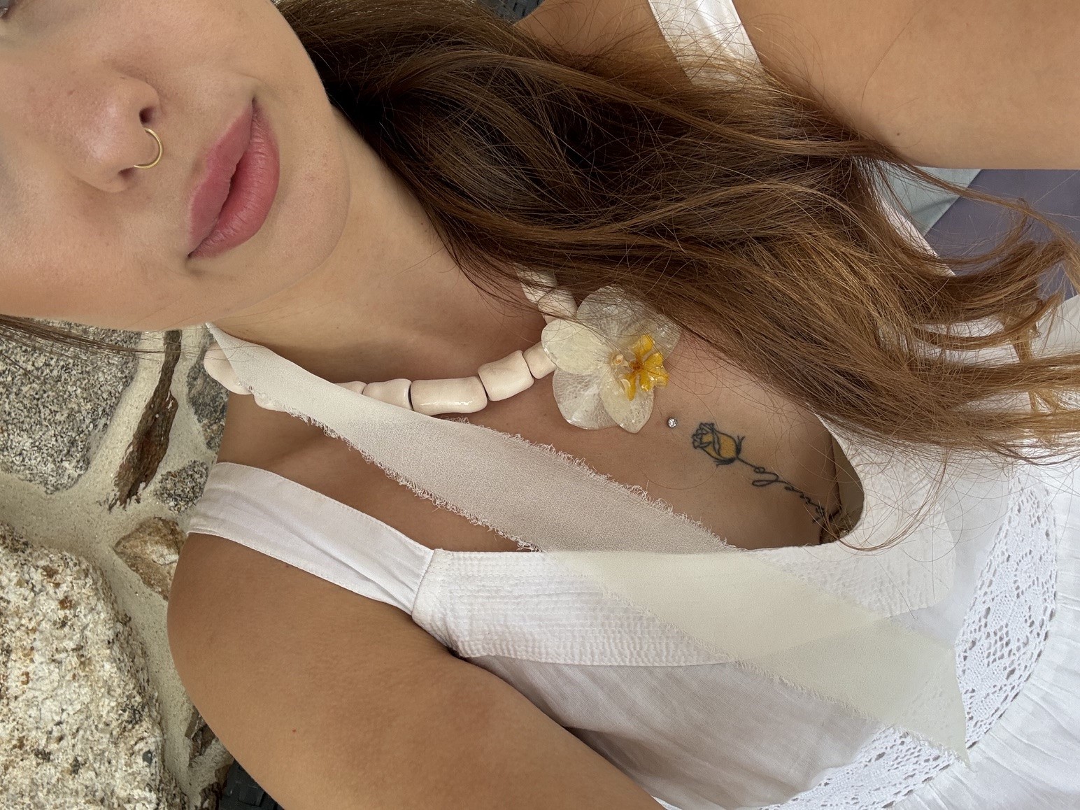 collar_orquidea_blanca_ice_bloom_eleven_cerámica