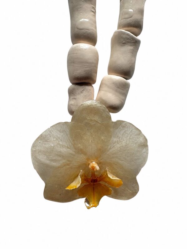 Collar Ice Bloom 13 collar orquidea blanco ice bloom eleven