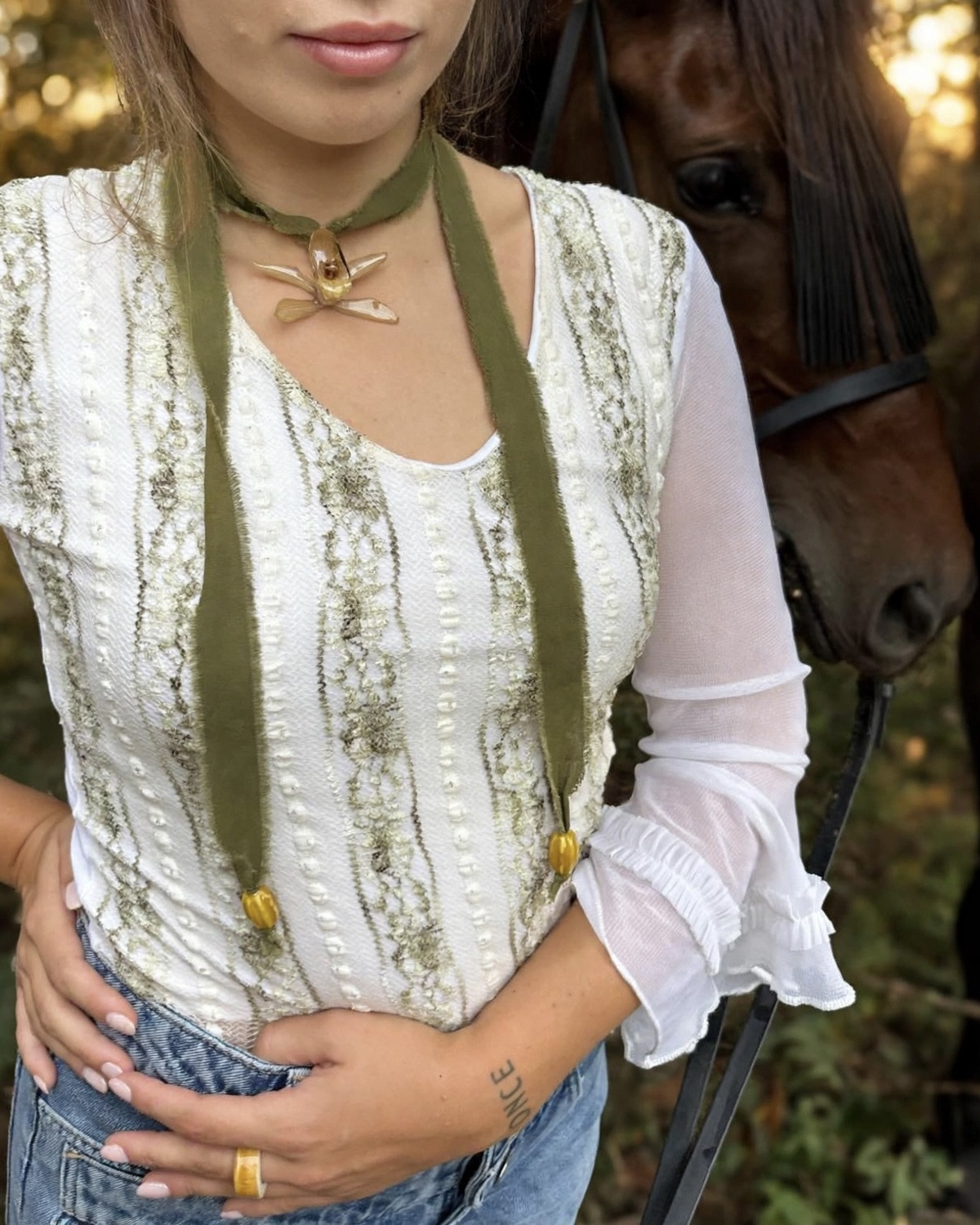 collar-ajustable-flor-preservada-ceramica-hecho-a-mano-exclusivo-eleven-atelier-artesanal