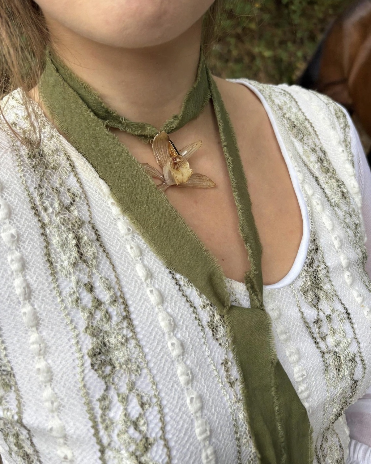 collar-ajustable-flor-preservada-ceramica-hecho-a-mano-exclusivo-eleven-atelier-verde